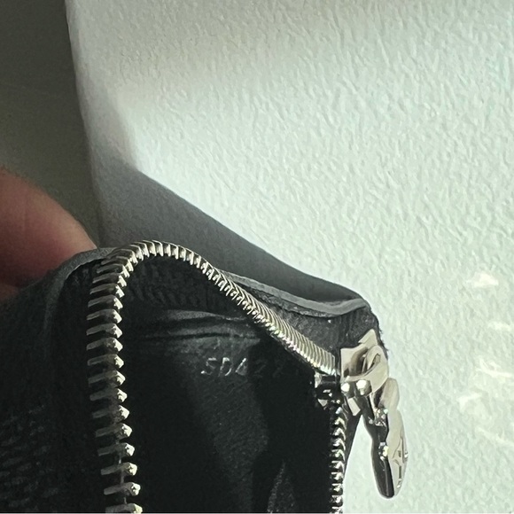 Louis Vuitton Key Pouch NIB - Picture 6 of 7